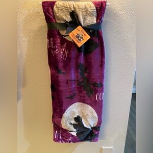 Disney  Hocus Pocus “Come ….We Fly” Plush Throw 50”x70” - brand new - so soft!!!